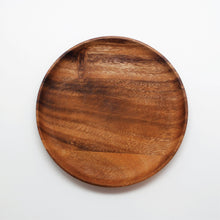 Load image into Gallery viewer, Leah Acacia Round Plate
